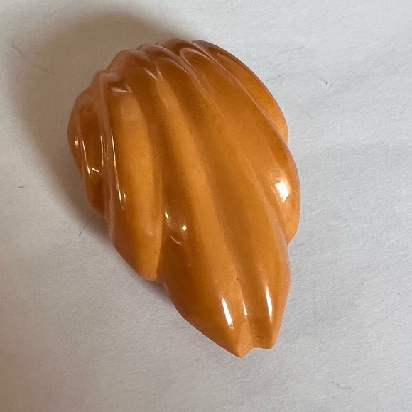 Vintage BAKELITE Butterscotch Dress Clip - Picture 9 of 9